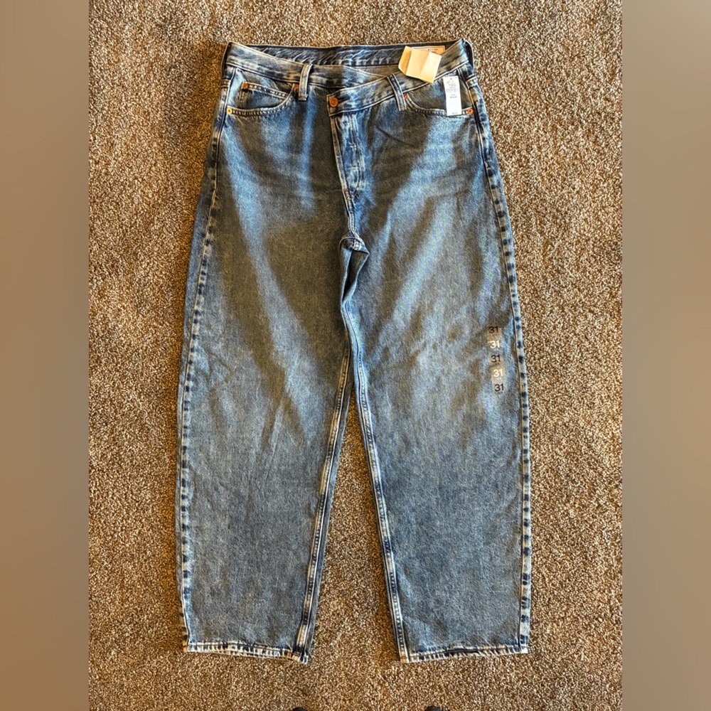 GAP Women's Relaxed Jeans in Denim Blue